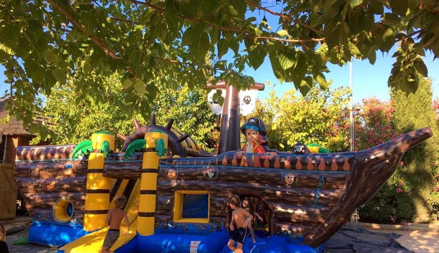 Camping Vias L'air Marin : Structure Gonflable pour enfants