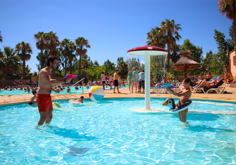camping with swimming pool in vias