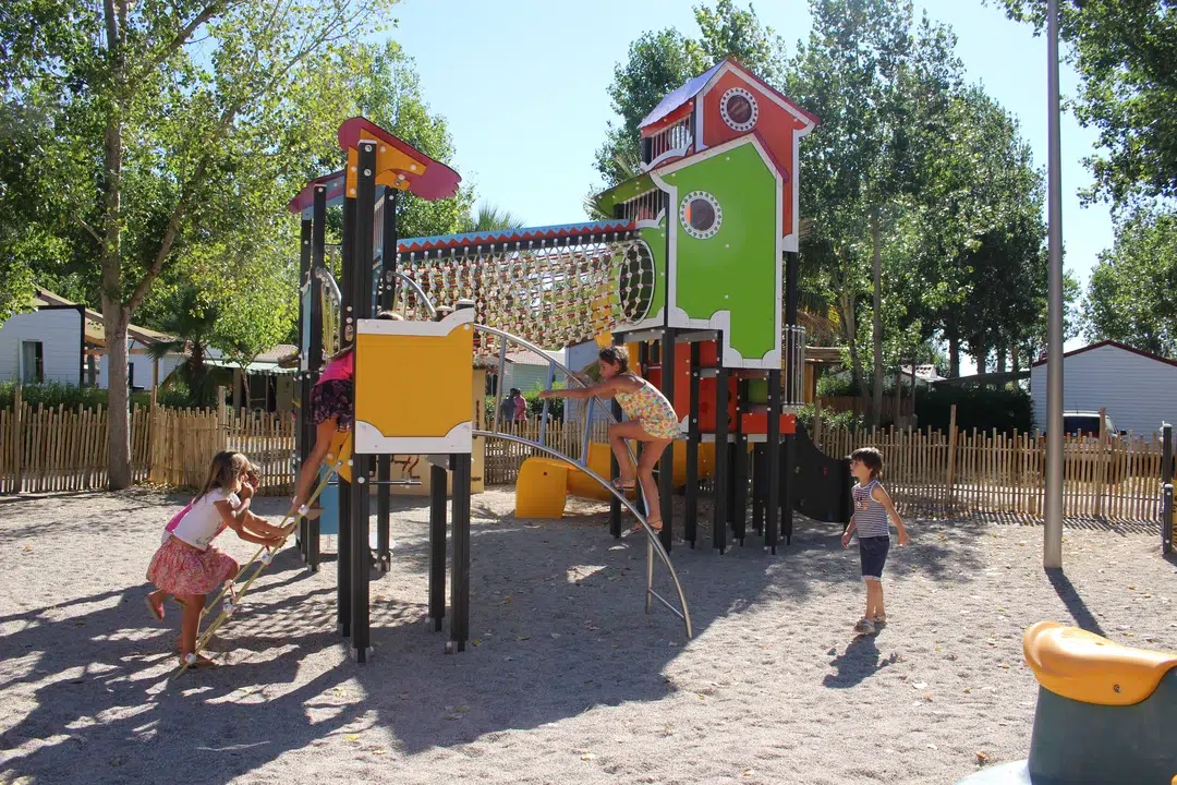 camping vias herault playground