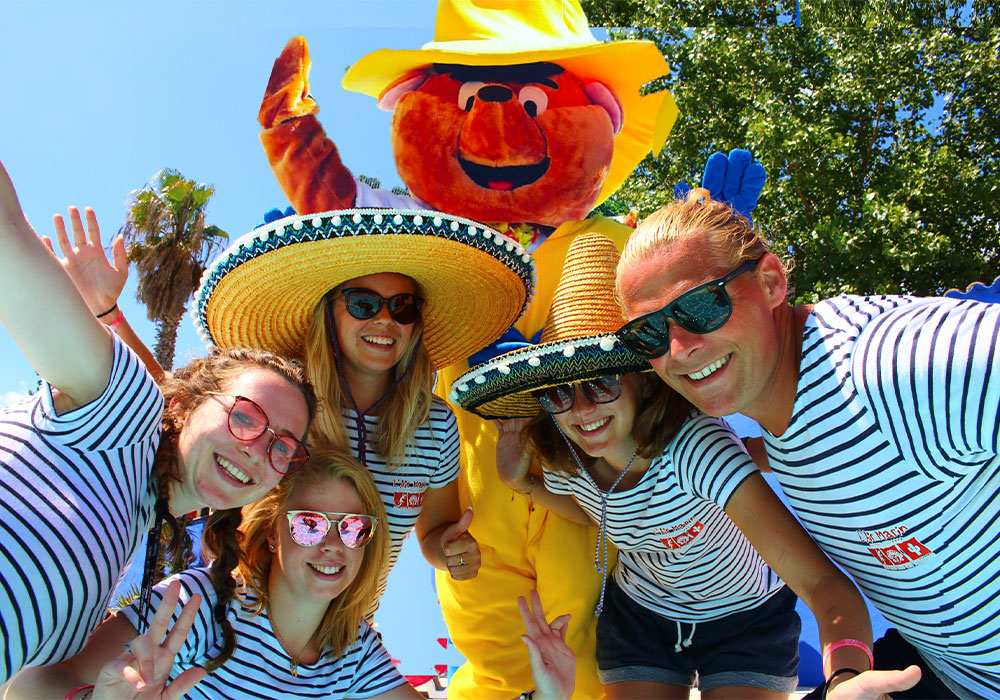 equipe du camping finca air marin a vias
